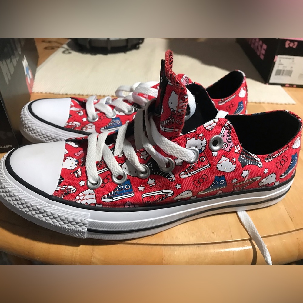 Converse x Hello Kitty Chuck Taylor